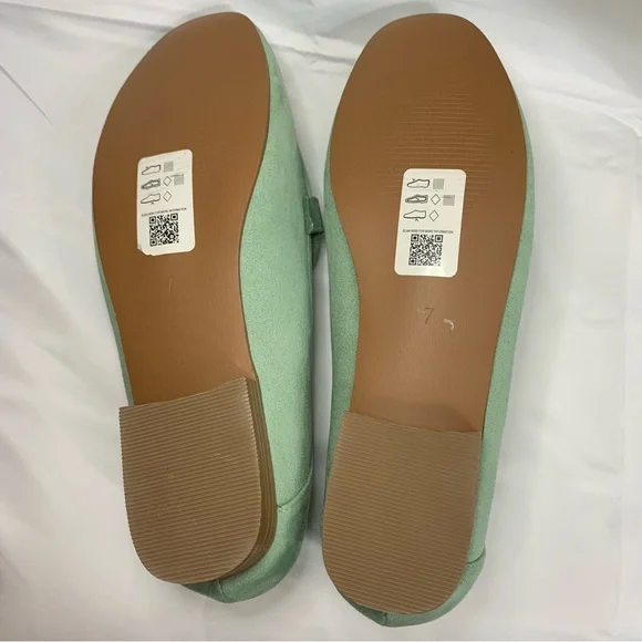 ASOS Design Mint Green Loafers with Chain Detail, size 9 - Picture 11 of 13